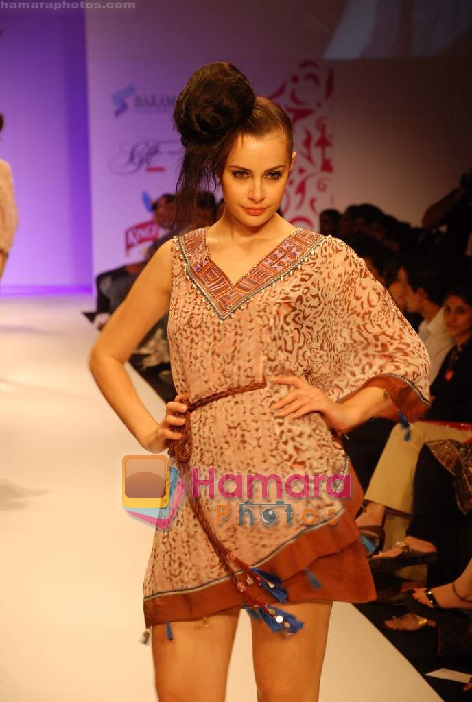 Model walk the ramp for Surily Goel Show at The ABIL Pune Fashion Week Day 1 on 18th Nov 2010 