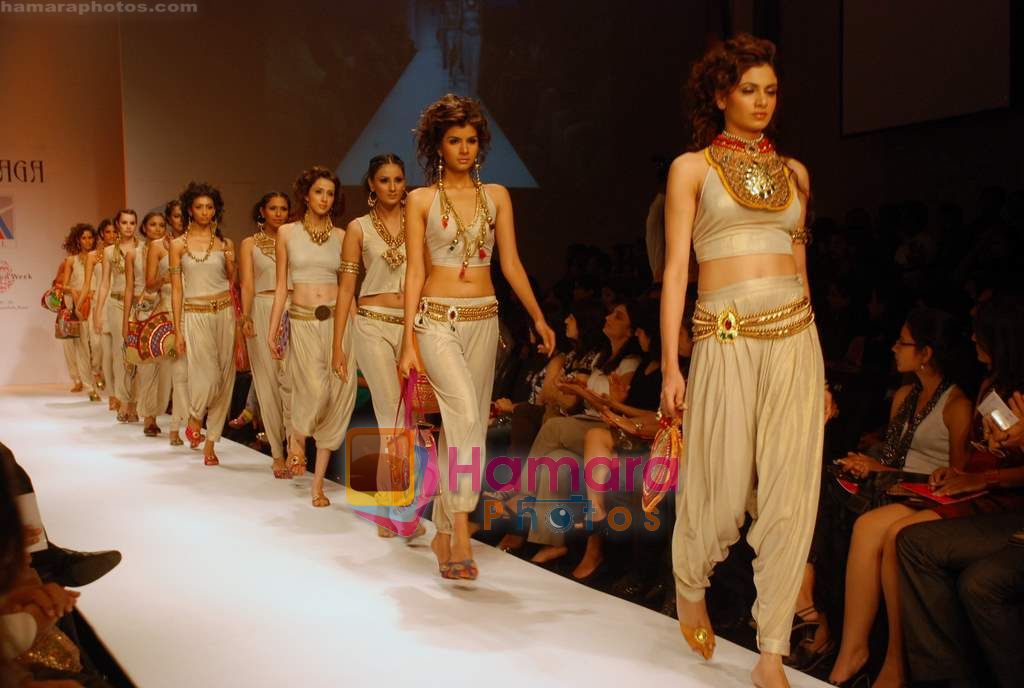 Model walk the ramp for Agarwalla & Vijay Golecha Show at The ABIL Pune Fashion Week Day 2 on 19th Nov 2010 ~0