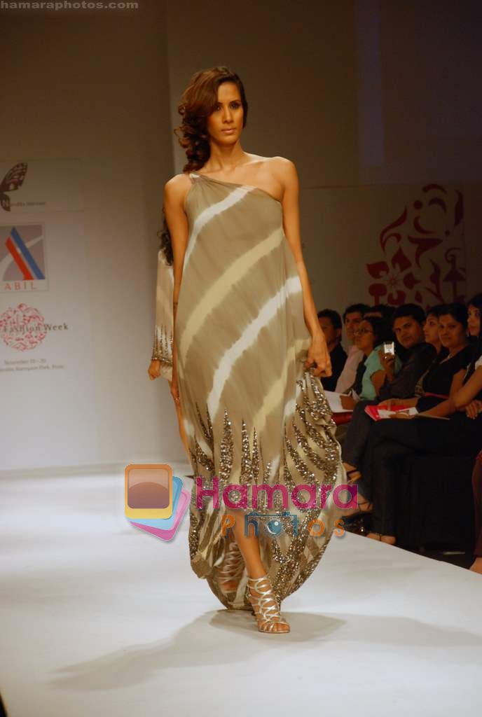 Model walk the ramp for Nandita Mahtani Show at The ABIL Pune Fashion Week Day 3 on 20th Nov 2010 