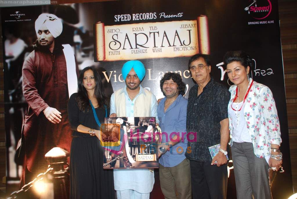 Jagjit Singh, Kailash Kher, Hard Kaur at the launch of Satinder Sartaaj's album in Sea Princess on 24th Nov 2010 