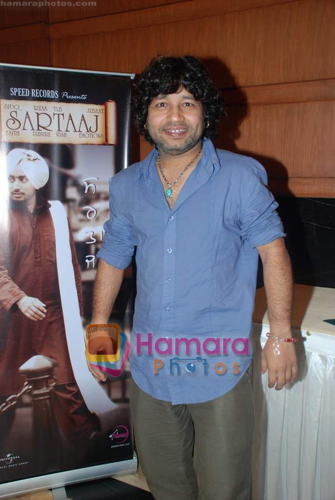 Kailash Kher at the launch of Satinder Sartaaj's album in Sea Princess on 24th Nov 2010 