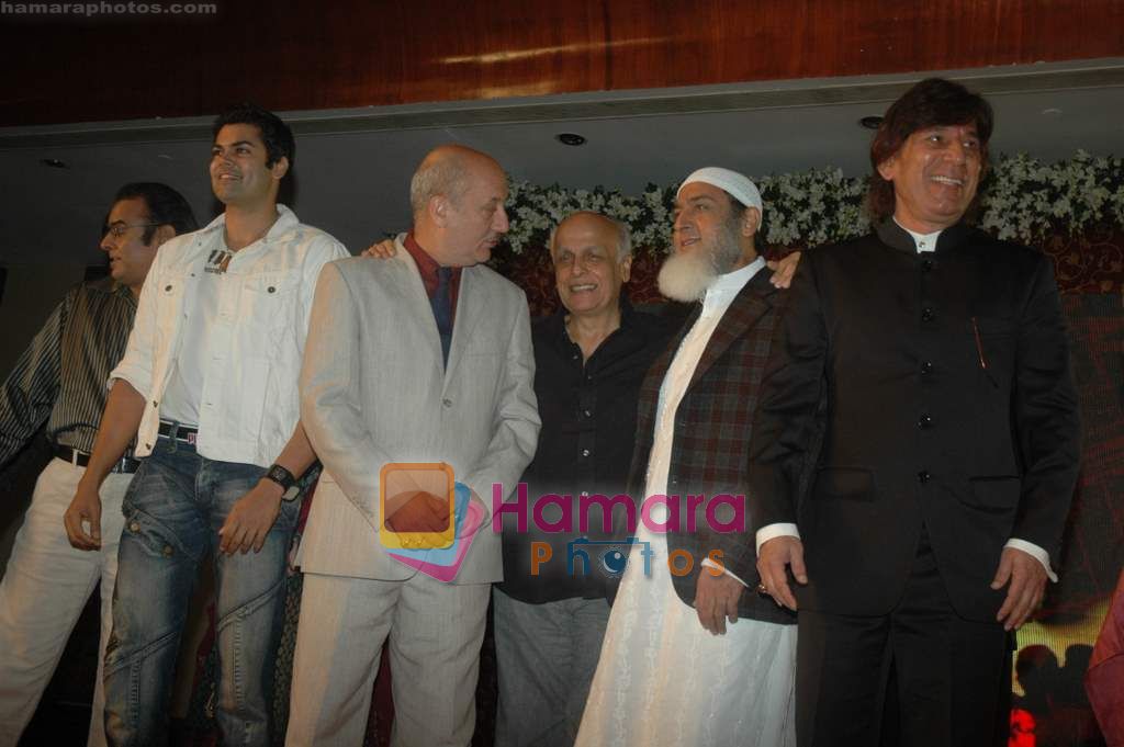 Anupam Kher, Gulshan Grover, Mahesh Bhatt,  at Sula-Cointreau launch event in Novotel on 25th Nov 2010 