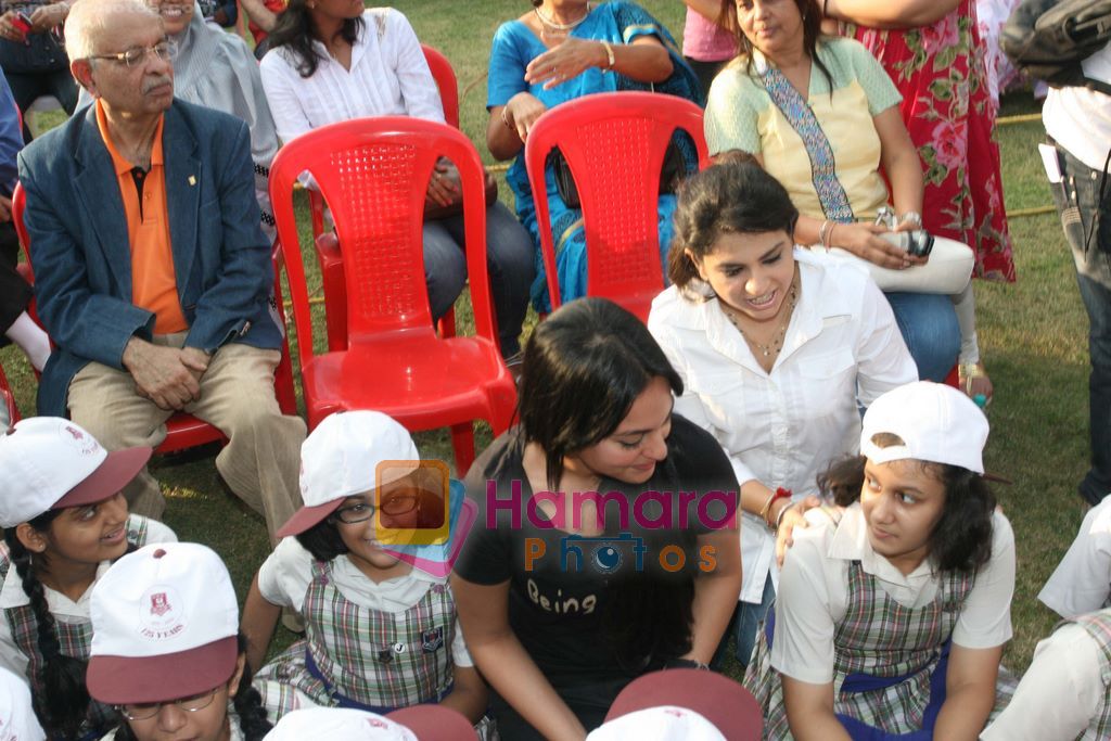 Sonakshi Sinha pay tribute to 2611 VICTIMS in Mumbai on 25th Nov 2010