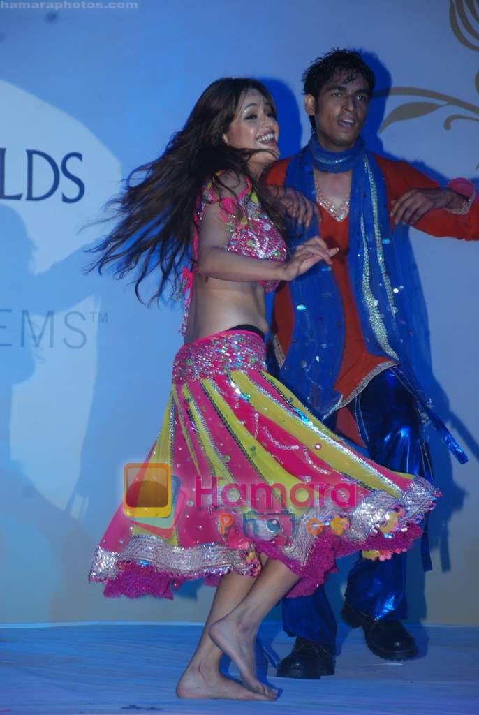 Yuvika Chaudhary at Surya Diamonds Swarovski fashion show in the hotel ITC Grand Central, Lower Parel on 27th Nov 2010 
