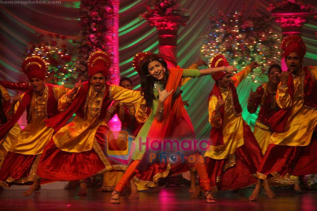 Anushka Sharma on the sets of Sony's Saas Bina Sasural in Madh on 28th Nov 2010 