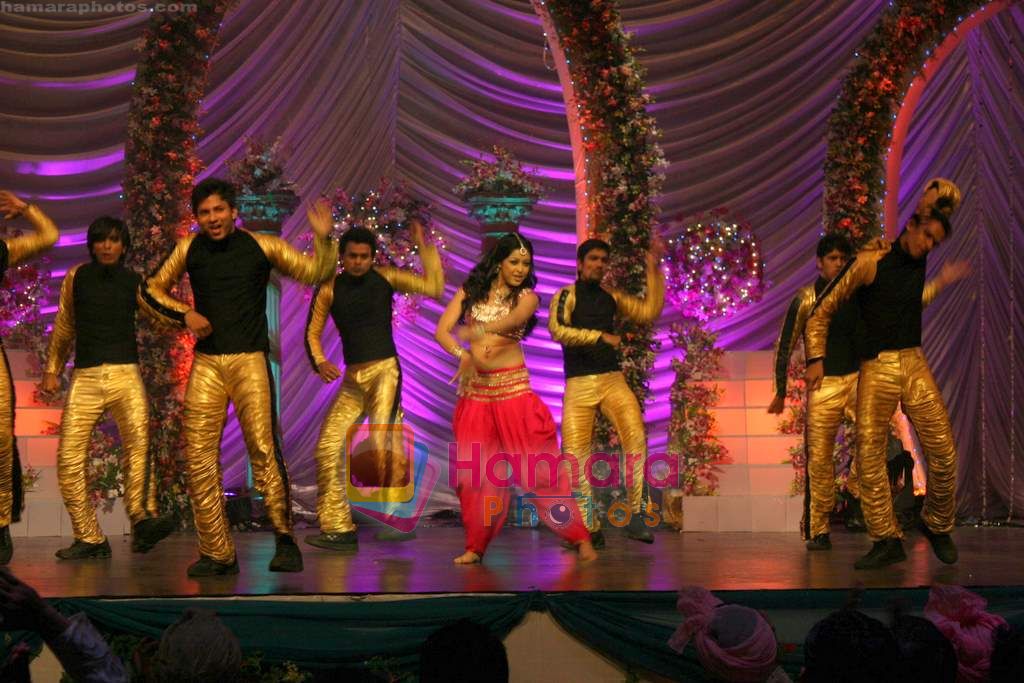 Tanushree Dutta on the sets of Sony's Saas Bina Sasural in Madh on 28th Nov 2010 