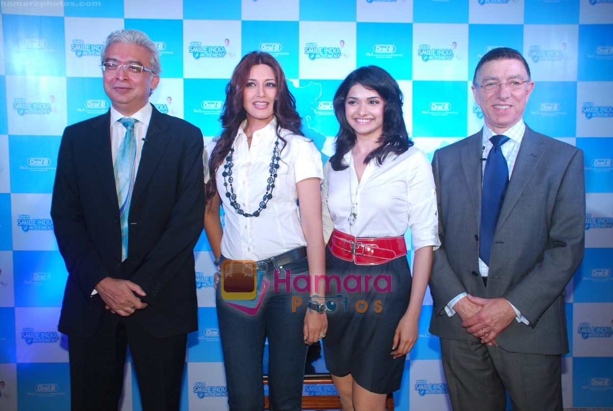 Sonali Bendre and Prachi Desai at Oral B promotional event in Ambassador hotel on 28th Nov 2010 