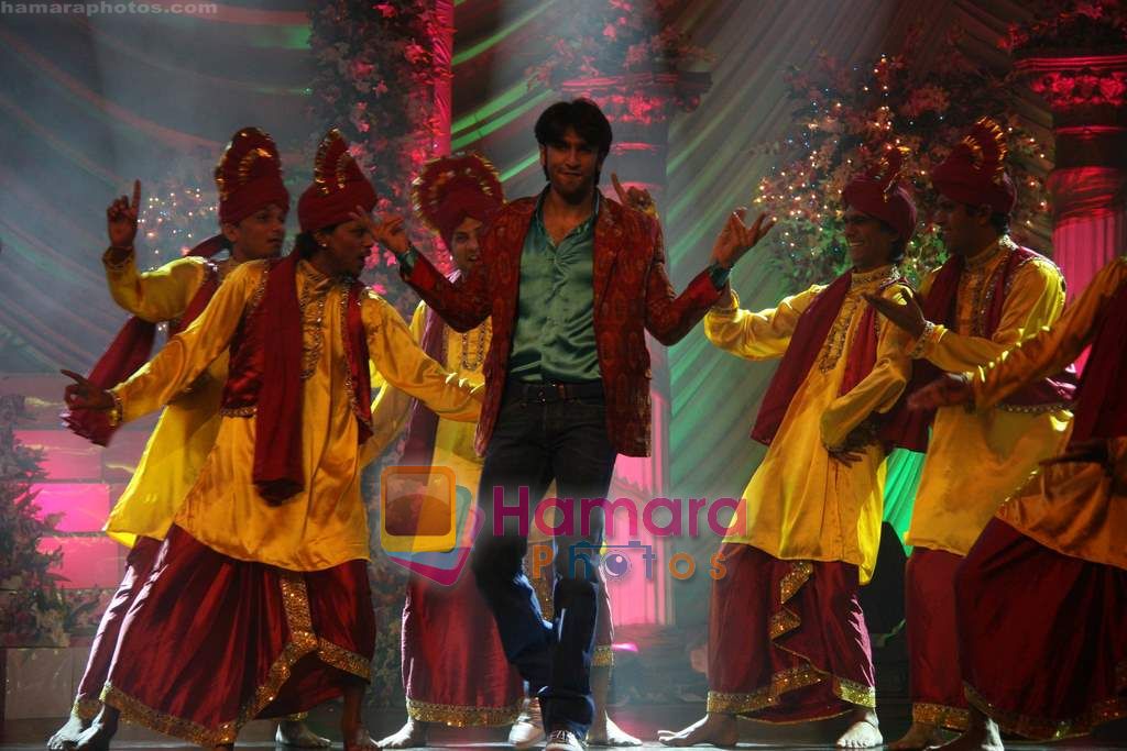 Ranveer Singh on the sets of Sony's Saas Bina Sasural in Madh on 28th Nov 2010 