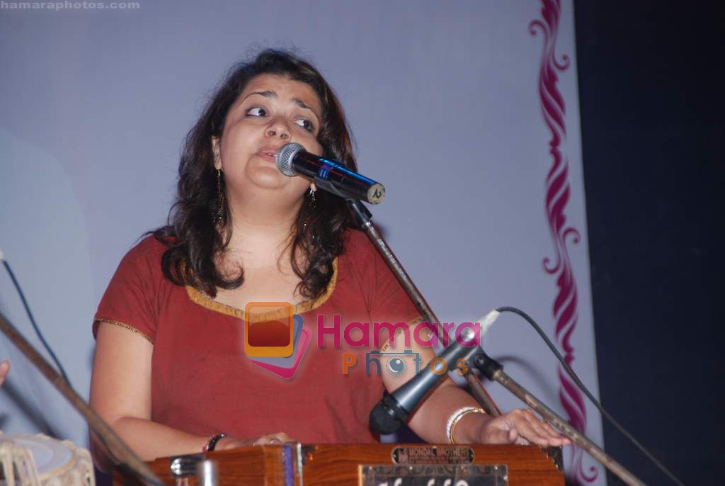 at film maker Bau Chatterjee's honour event by Loop Mobile in Rang Sharda on 29th Nov 2010 