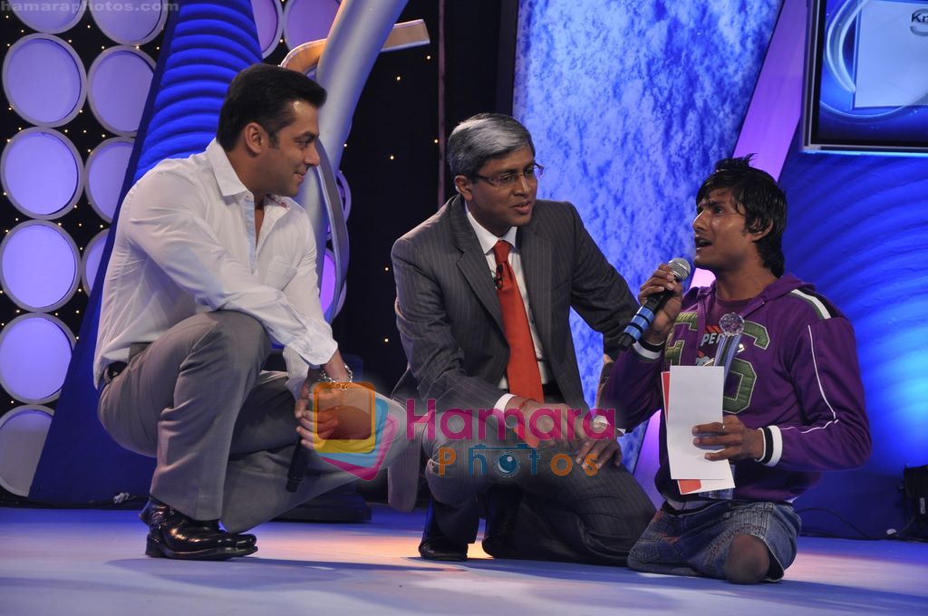 Salman Khan at IBN 7 super idol awards in Taj Land's End, Mumbai on 29th Nov 2010 