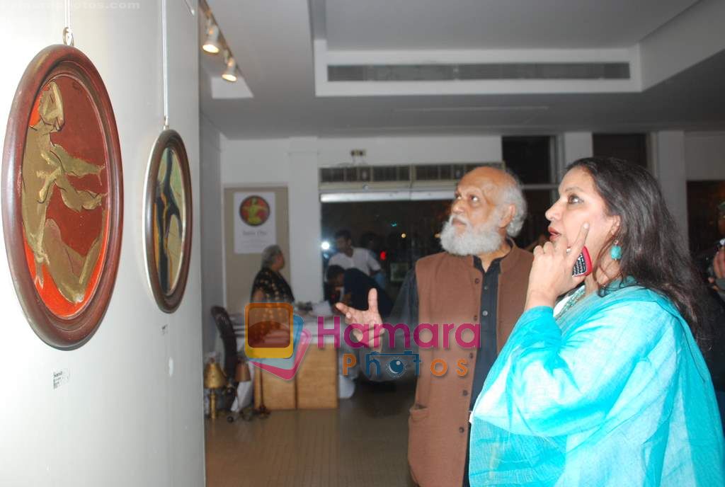 Shabana Azmi at Jatin Das art showcase in Jehangir on 30th Nov 2010 