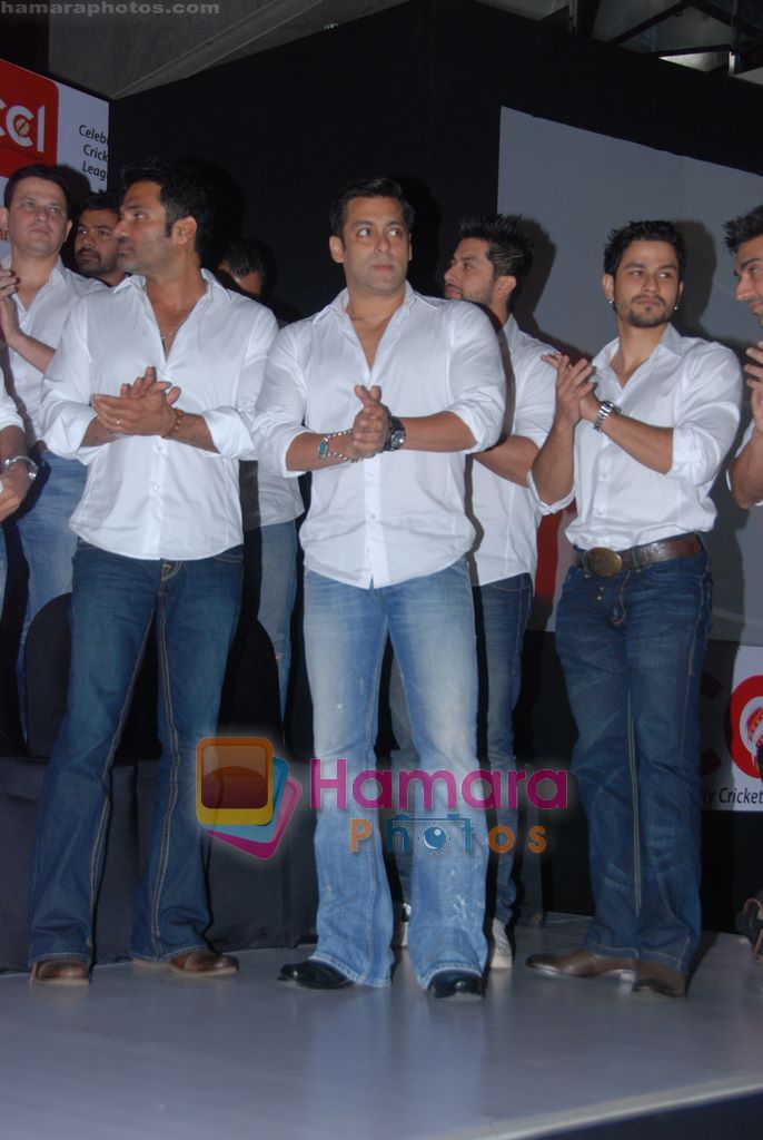 Salman Khan grace CCL launch in Hyatt Regency, Mumbai on 30th Nov 2010 