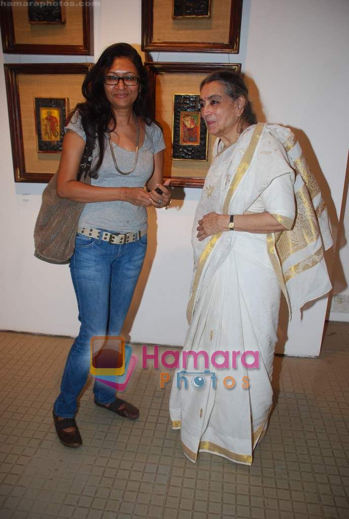 papri bose with lalita lajmi at Jatin Das art showcase in Jehangir on 30th Nov 2010