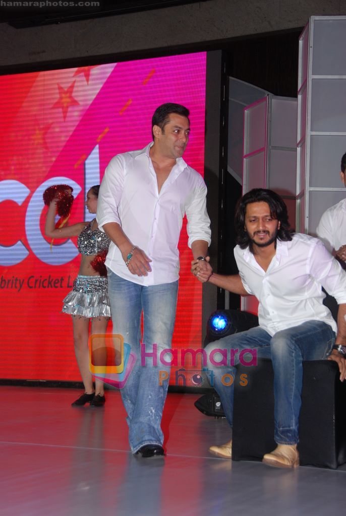 Salman Khan grace CCL launch in Hyatt Regency, Mumbai on 30th Nov 2010 