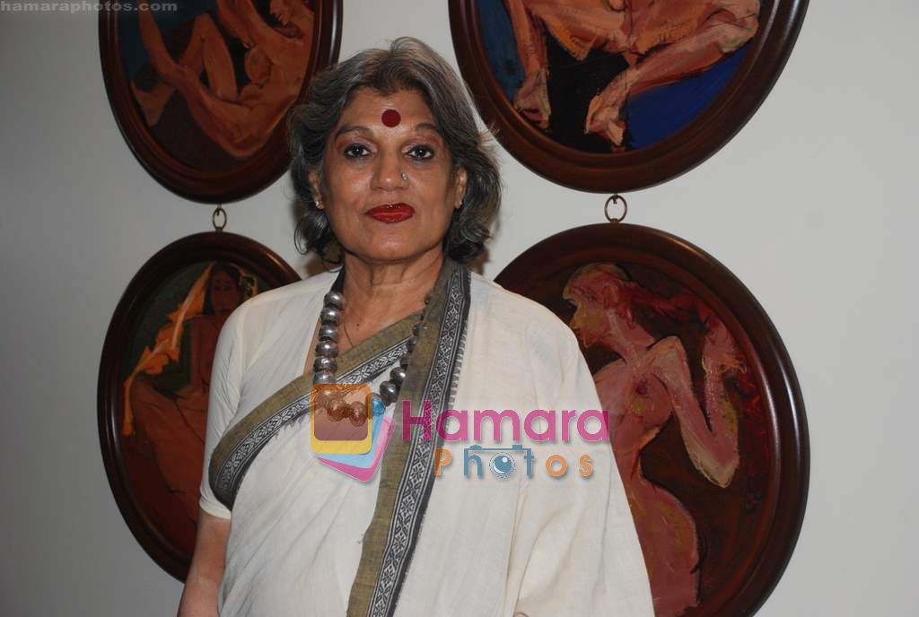 Dolly Thakore at Jatin Das art showcase in Jehangir on 30th Nov 2010 