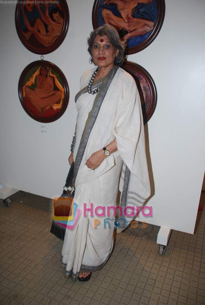 Dolly Thakore at Jatin Das art showcase in Jehangir on 30th Nov 2010 