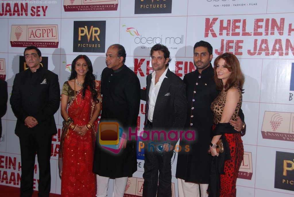 Hrithik and Suzanne Roshan at the Premiere of Khelein Hum Jee Jaan Sey in PVR Goregaon on 2nd Dec 2010 