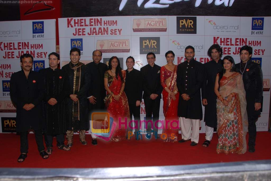 Vijay Maurya, Vishakha Singh, Sikander Kher, Ashutosh Gowariker, Deepika Padukone, Abhishek Bachchan, Samrat at the Premiere of Khelein Hum Jee Jaan Sey in PVR Goregaon on 2nd Dec 2010 