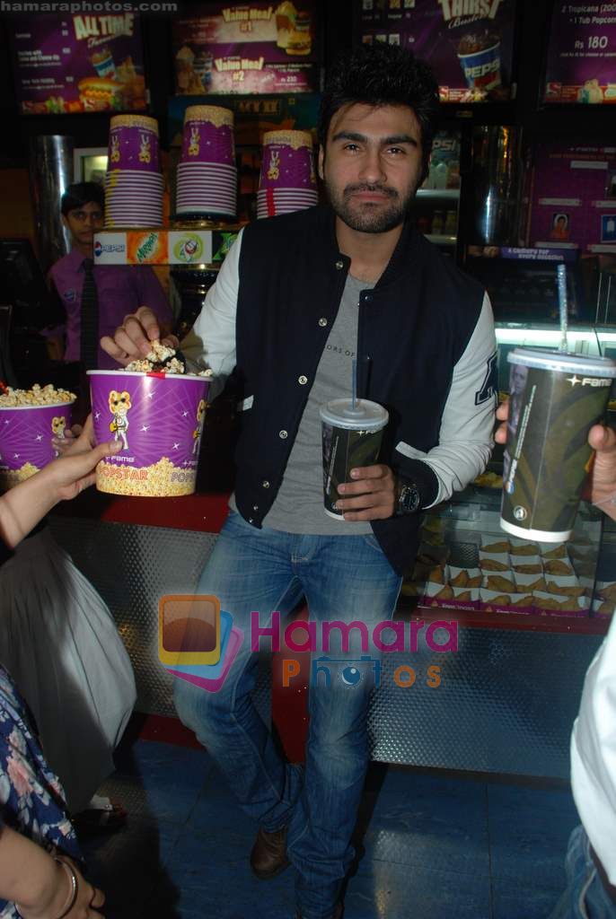 Arya Babbar at Narnia premiere in Fame on 2nd Dec 2010 