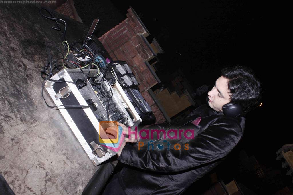 DJ Sumit at Liza Malik's music video in New Delhi on 5th Dec 2010 