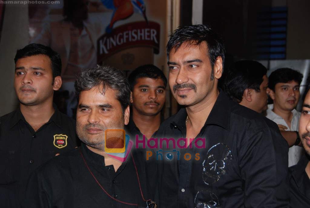 Vishal Bhardwaj, Ajay Devgan at Boond film press meet in Fame on 6th Dec 2010 