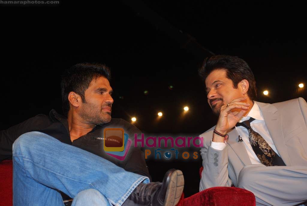 Sunil Shetty, Anil Kapoor at Comedy Circus grand finale in Andheri Sports Complex on 7th Dec 2010 