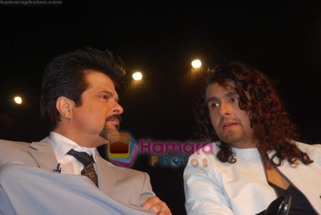 Sonu Nigam, Anil Kapoor at Comedy Circus grand finale in Andheri Sports Complex on 7th Dec 2010 