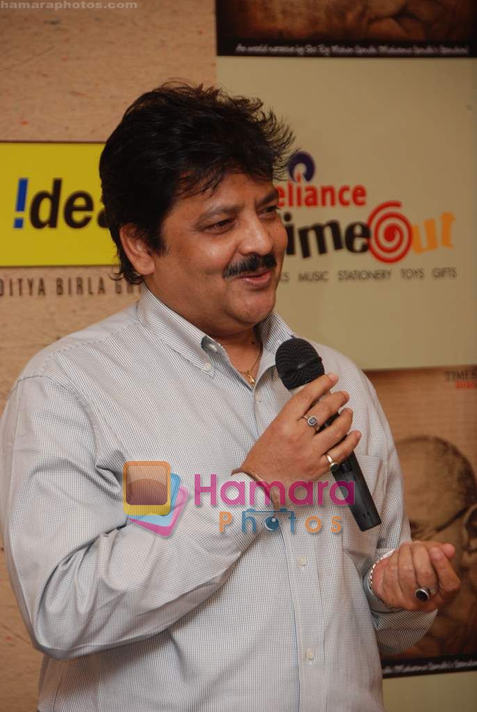 Udit Narayan launch Mahatma CD launch in Reliance Trends on 8th Dec 2010 