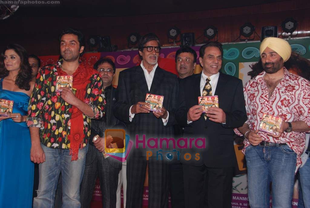 Kulraj Randhawa, Bobby Deol, Amitabh Bachchan, Anu Malik, Dharmendra, Sunny Deol at Yamla Pagla Deewana music launch in Novotel, Mumbai on 9th Dec 2010 
