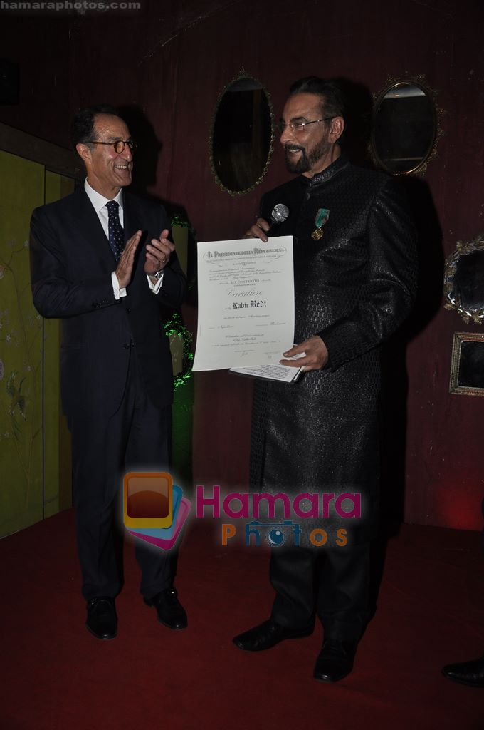 Kabir Bedi gets Knighthood by the Italian Government at Good Earth, in Mumbai on 9th Dec 2010 