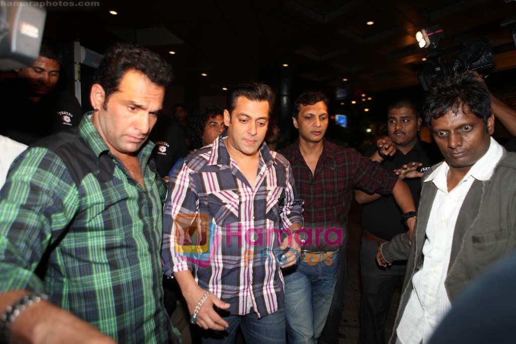 Salman Khan at Yamla Pagla Deewana music launch in Novotel, Mumbai on 9th Dec 2010 