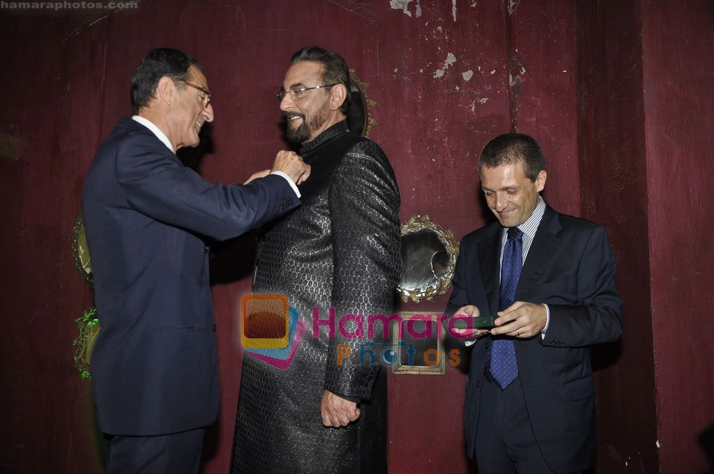Kabir Bedi gets Knighthood by the Italian Government at Good Earth, in Mumbai on 9th Dec 2010 