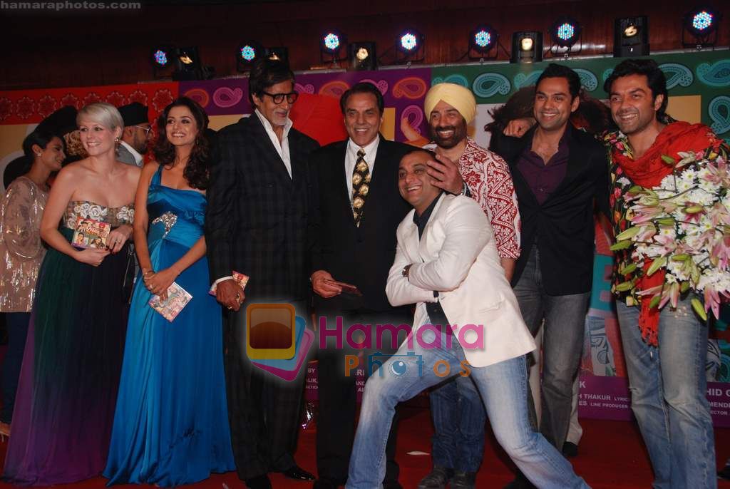 Kulraj Randhawa, Bobby Deol, Amitabh Bachchan, Dharmendra, Sunny Deol, Abhay Deol at Yamla Pagla Deewana music launch in Novotel, Mumbai on 9th Dec 2010 