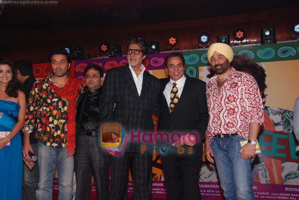 Bobby Deol, Amitabh Bachchan, Dharmendra, Sunny Deol at Yamla Pagla Deewana music launch in Novotel, Mumbai on 9th Dec 2010 