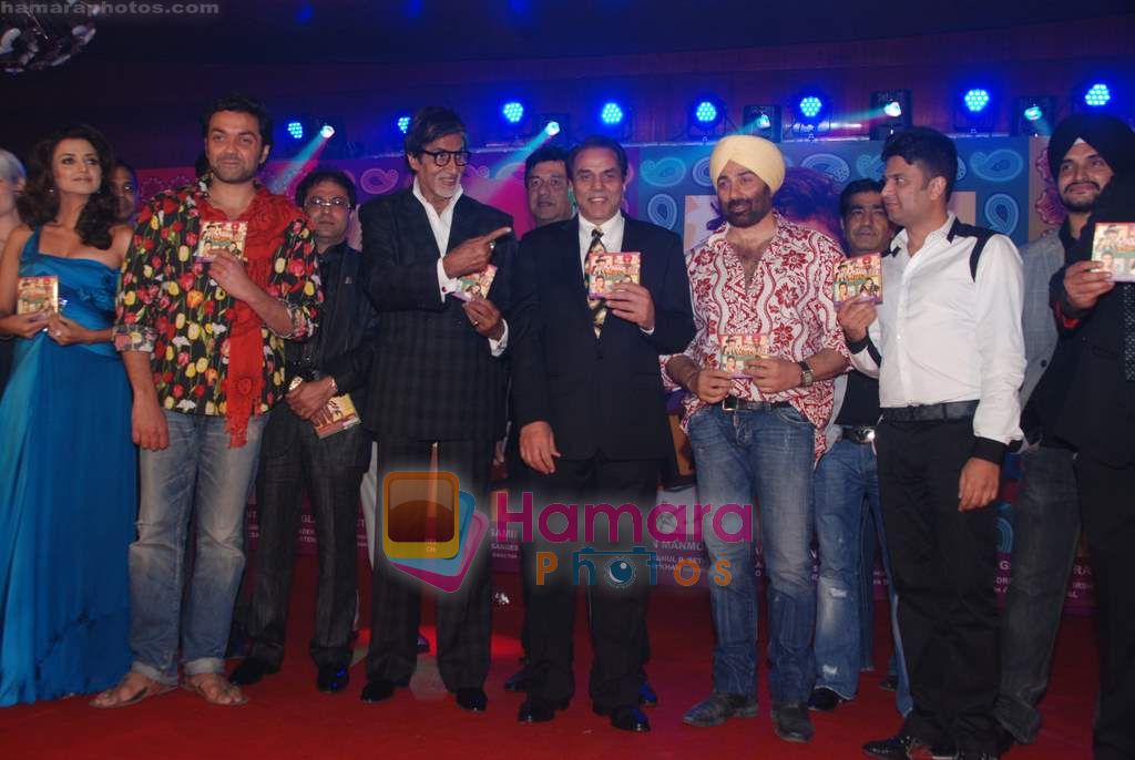 Kulraj Randhawa, Bobby Deol, Amitabh Bachchan, Anu Malik, Dharmendra, Sunny Deol, Bhushan Kumar at Yamla Pagla Deewana music launch in Novotel, Mumbai on 9th Dec 2010 