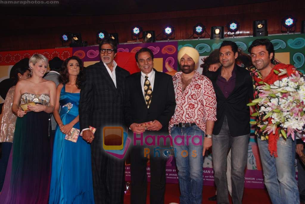 Kulraj Randhawa, Bobby Deol, Amitabh Bachchan, Dharmendra, Sunny Deol, Abhay Deol at Yamla Pagla Deewana music launch in Novotel, Mumbai on 9th Dec 2010 