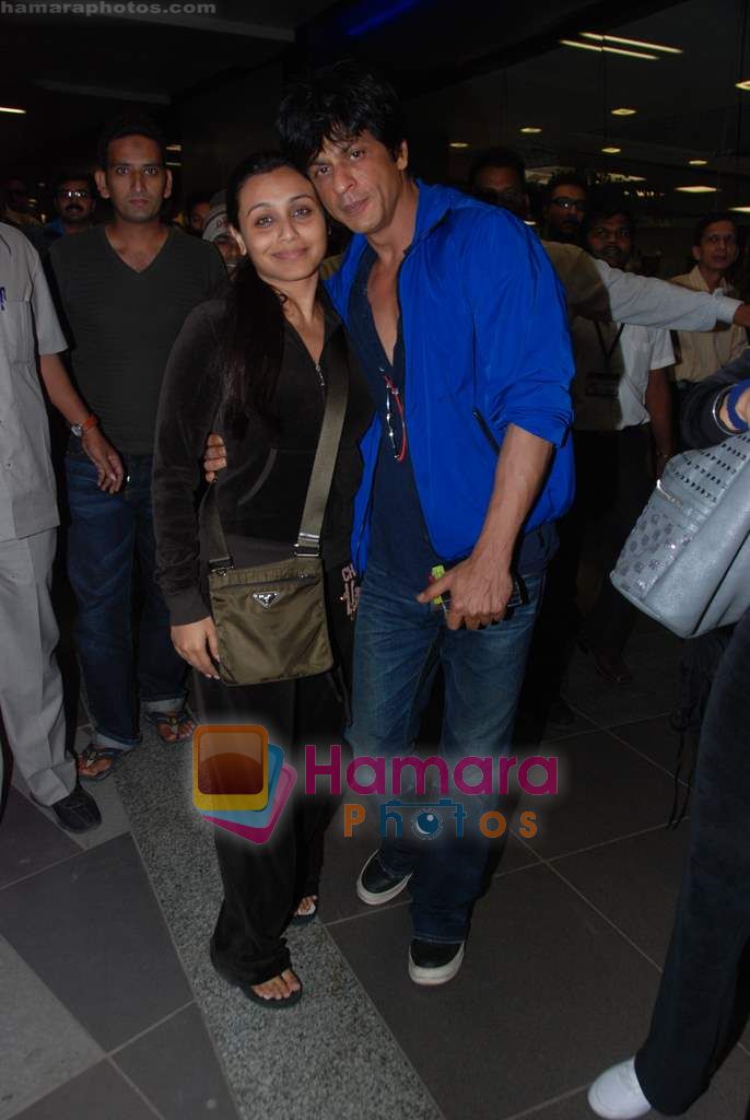Rani Mukherjee, Shahrukh Khan return from Bangladesh concert in Mumbai Airport on 10th Dec 2010 