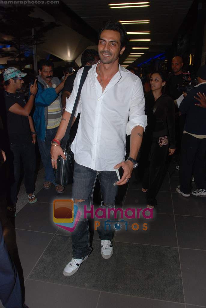 Arjun Rampal return from Bangladesh concert in Mumbai Airport on 10th Dec 2010 