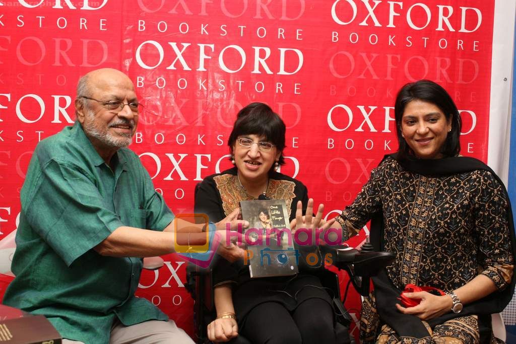Shyam Benegal, Priya Dutt launches Malini Chibb's book One Little Finger in Churchgate on 10th Dec 2010 