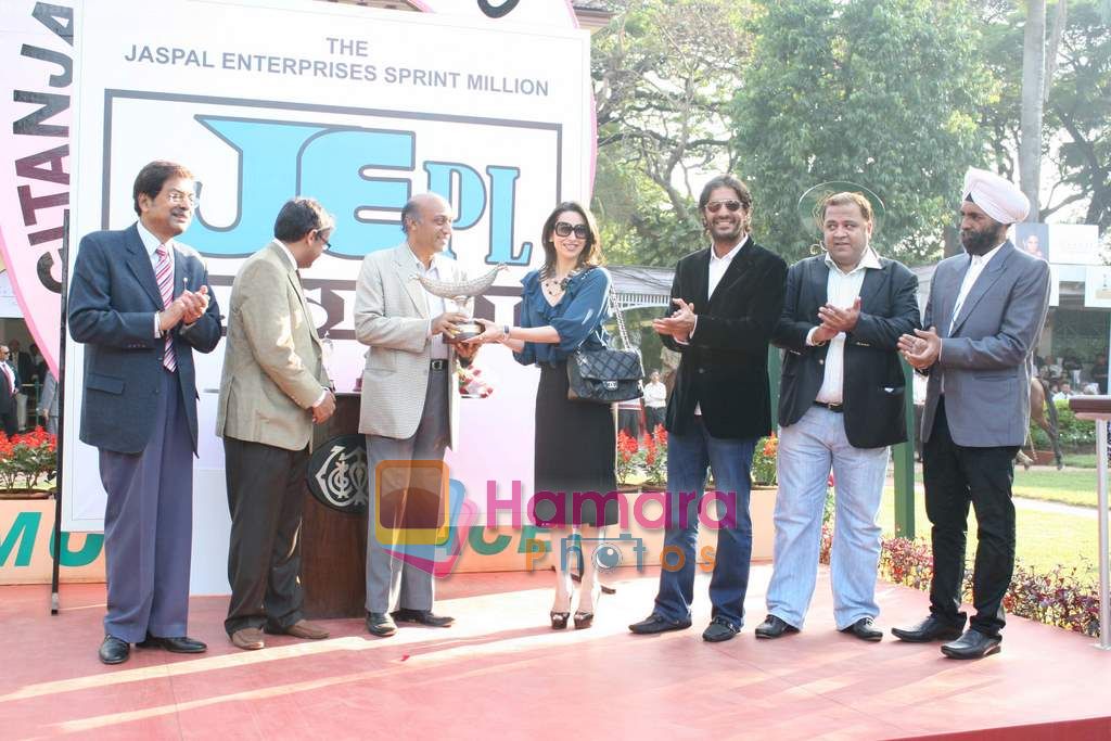 Karisma Kapoor at JEPL race and Gitanjali fashion show in Mahalaxmi Race Course on 12th Dec 2010 