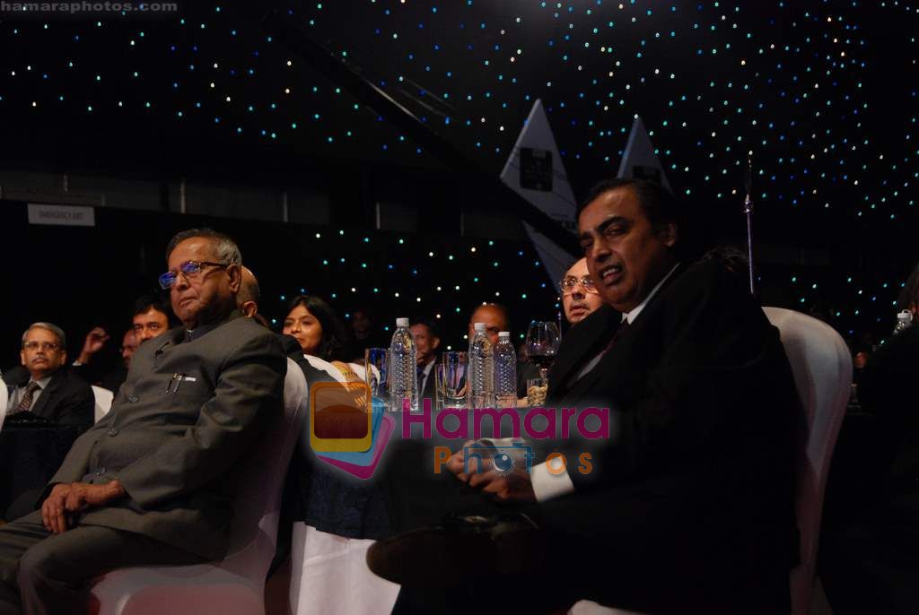 Mukesh Ambani at CNBC India Business Awards in Grand Haytt on 11th Dec 2010 