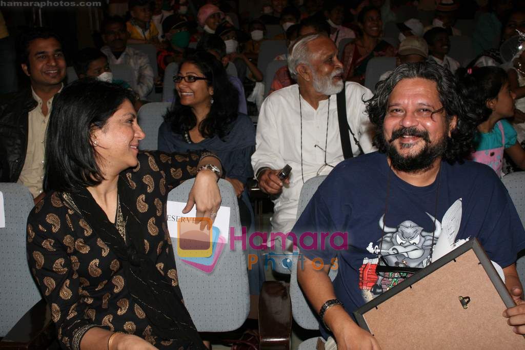 Priya Dutt, Amol Gupte cheers cancer patients at Hope 2010 evet in Lower Parel, Mumbai on 12th Dec 2010 