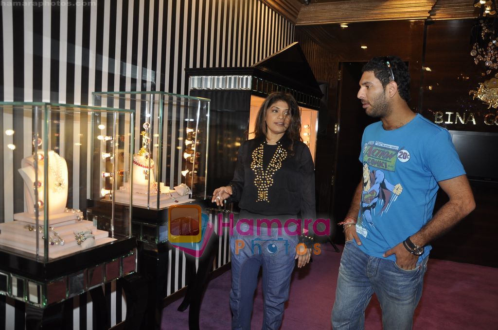 Yuvraj Singh at Bina Goenka Jewellery preview in Grand Hyatt, Mumbai on 12th Dec 2010 