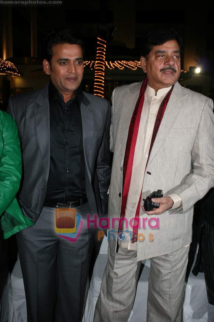 Shatrughan Sinha, Ravi Kishan at the Launch of Ram Pur Ka Laxman film in Sea Princess on 13th Dec 2010 