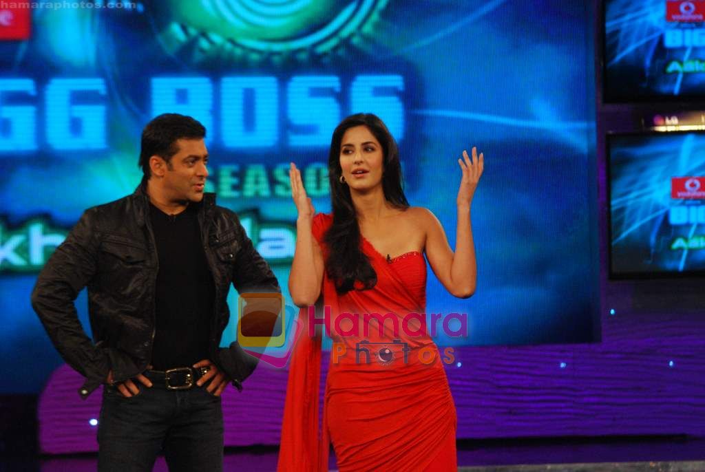 Salman Khan and Katrina Kaif on the sets of Big Boss on 17th Dec 2010 