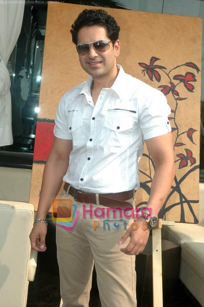 Anuj Shaweny at Hina Khan art event in Vie Lounge on 17th Dec 2010 