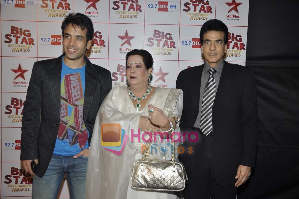 Tusshar Kapoor, Jeetendra at Big Star Awards in Bhavans Ground on 21st Dec 2010 