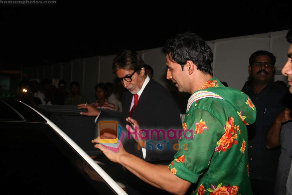 Amitabh Bachchan, Akshay Kumar at Big Star Awards in Bhavans Ground on 21st Dec 2010 
