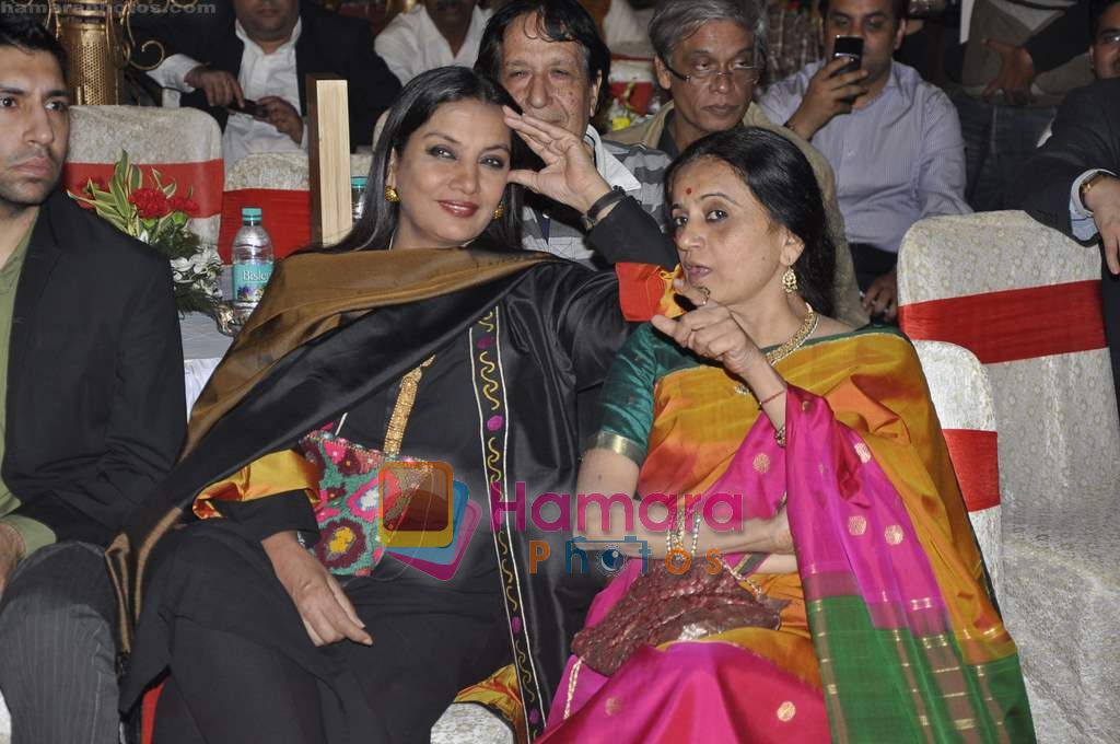Shabana Azmi at Big Star Awards in Bhavans Ground on 21st Dec 2010 