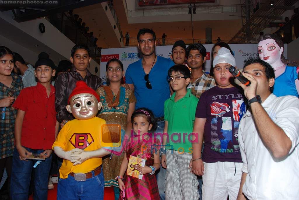 Ajay Devgan promotes Toonpur Ka Superhero in Oberoi Mall on 22nd Dec 2010 